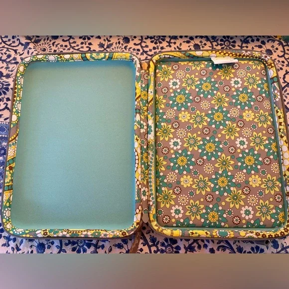 Retired print from Vera Bradley. Tablet quilted case with removable strap. - Picture 4 of 5